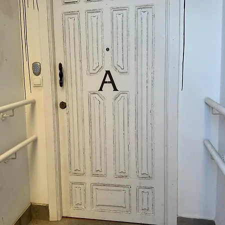 Urban Garden אכסניה *